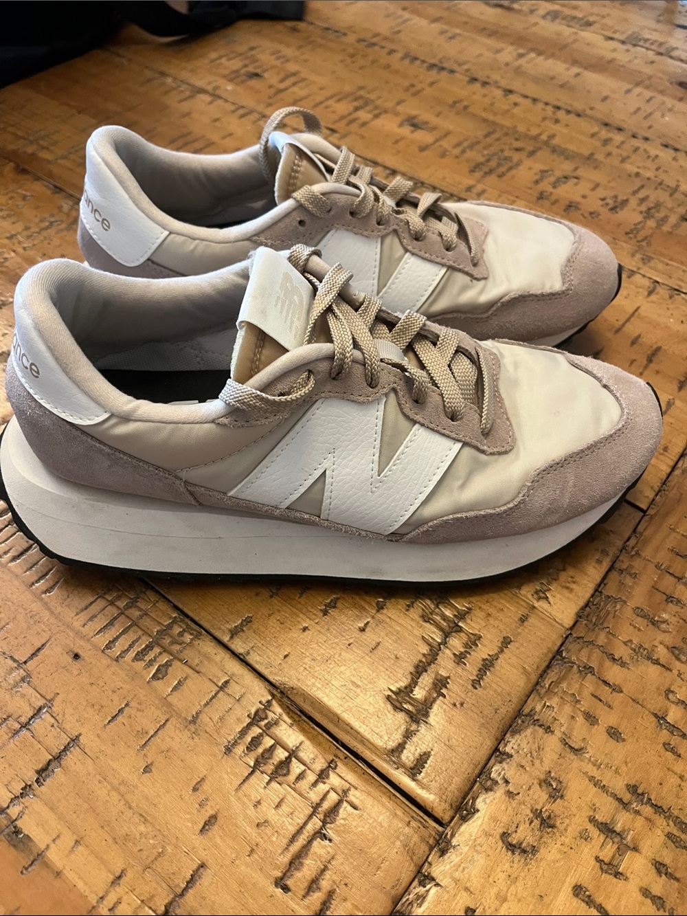 New Balance Men’s Tan and Cream Retro Runner Sneakers